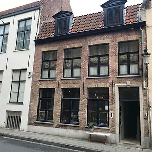 Apartment Dijver - Serene Escape In The Heart Of Historic, Brügge