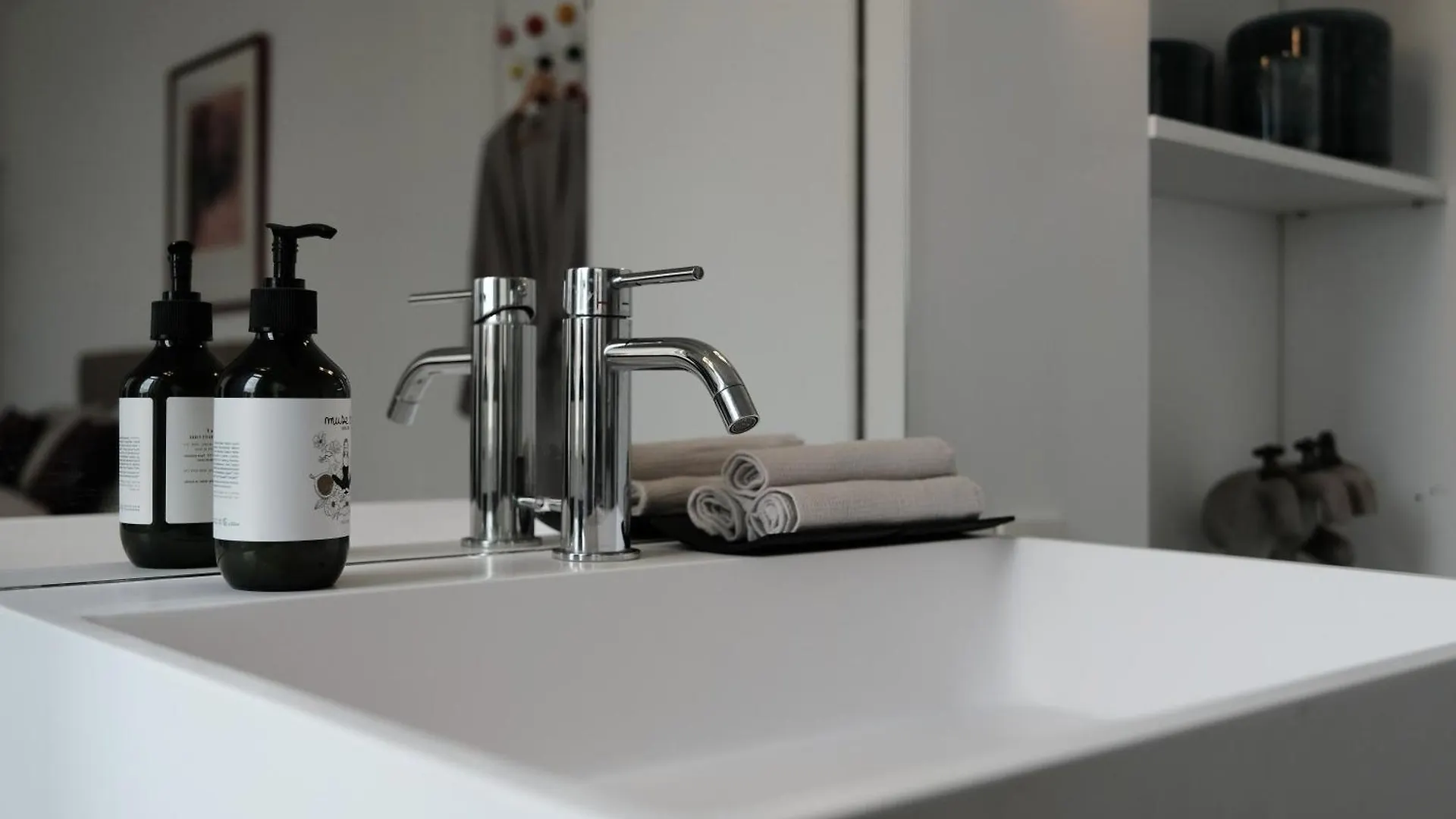 Perle With Canal View Bruges Homestay