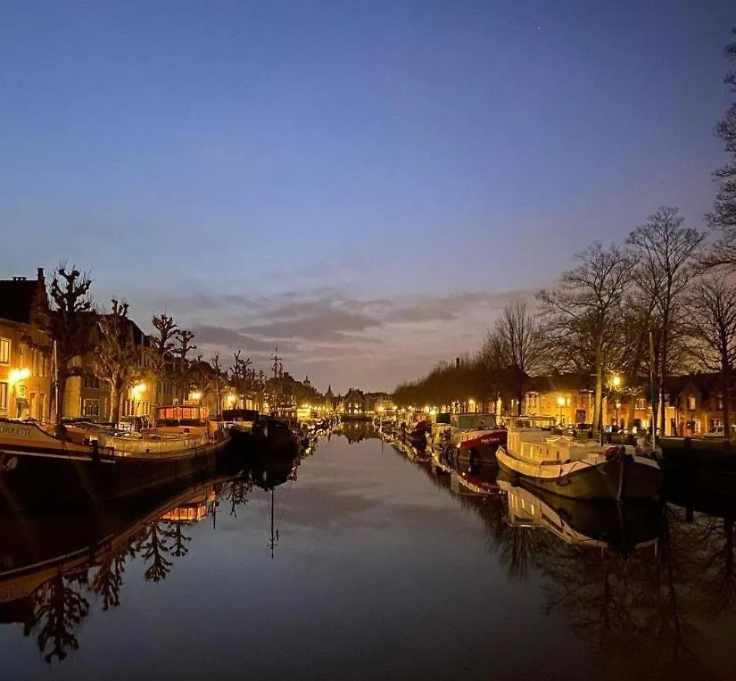 Homestay Perle With Canal View Bruges